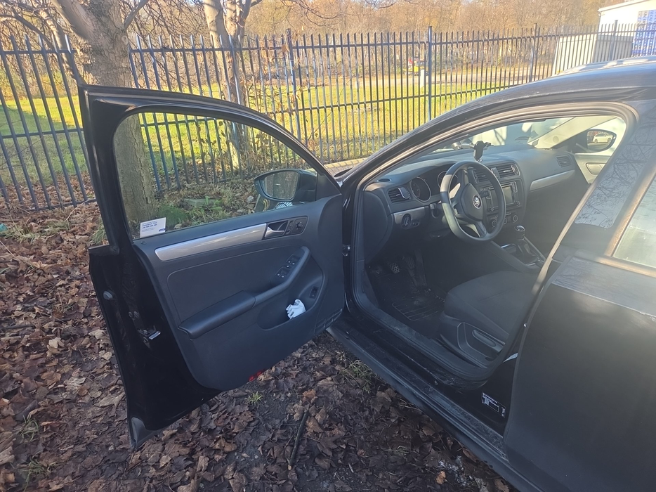 Zdjęcie wnętrza od kierowcy, przód