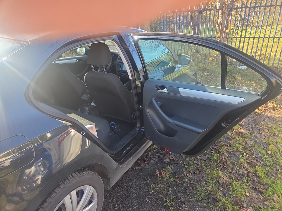 Zdjęcie wnętrza od pasażera, tył