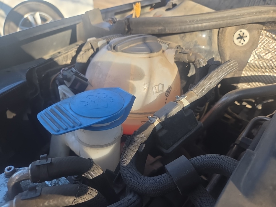 Zdjęcie zbiorniczka płynu chłodzącego