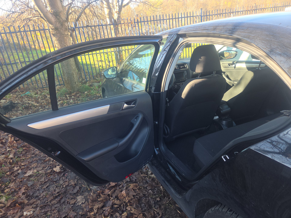 Zdjęcie wnętrza od kierowcy, tył