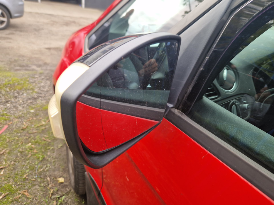 Zdjęcie zwierciadła lusterka lewego