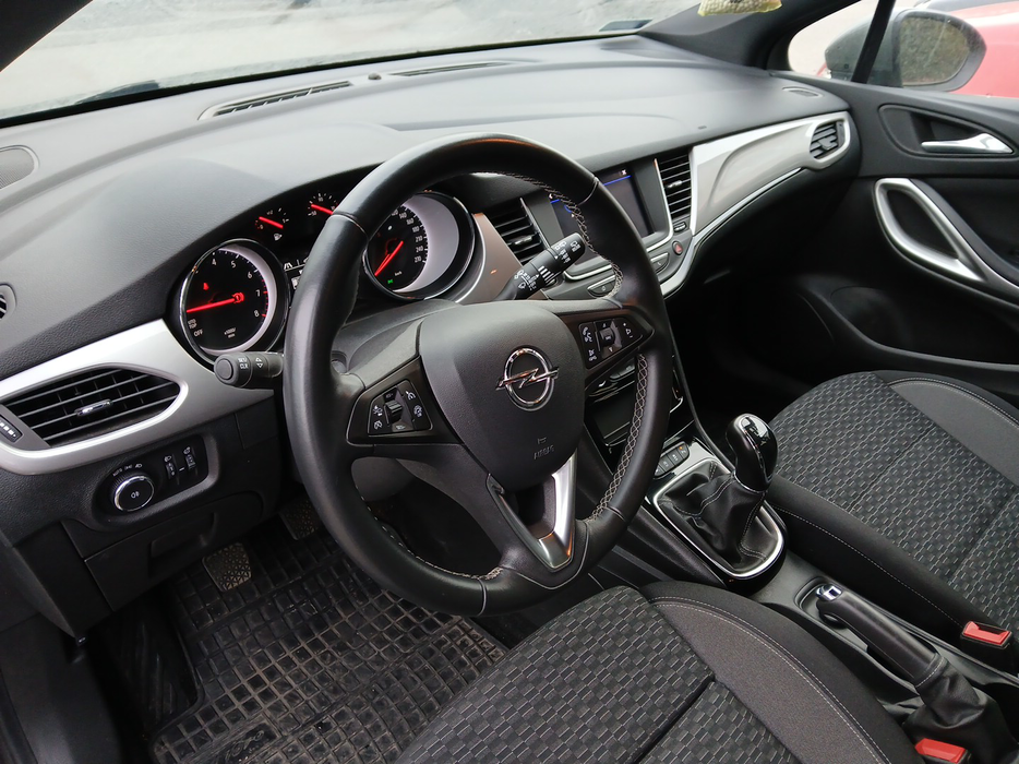 Zdjęcie kokpitu i kierownicy