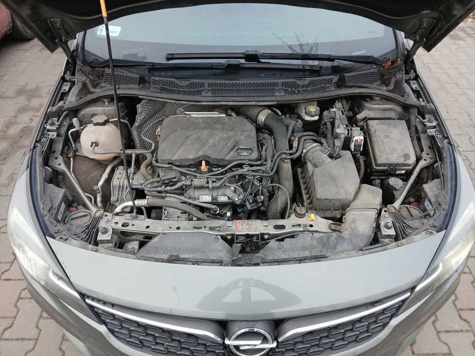 Zdjęcie wnętrza komory silnika