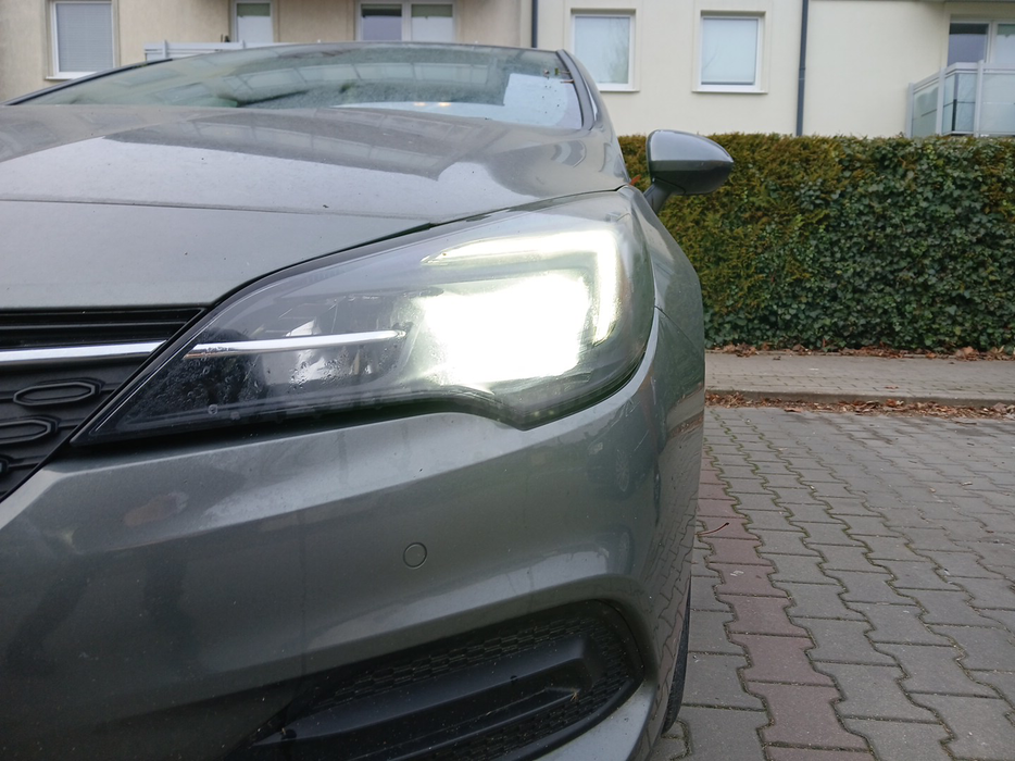 Zdjęcie oświetlenia przedniego i dolnego lewego