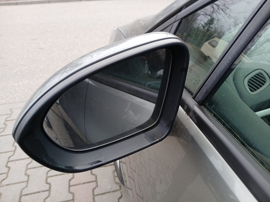 Zdjęcie zwierciadła lusterka lewego