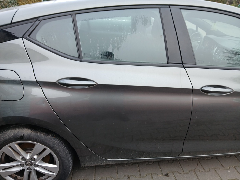 Zdjęcie drzwi tylnych prawych wraz z szybą