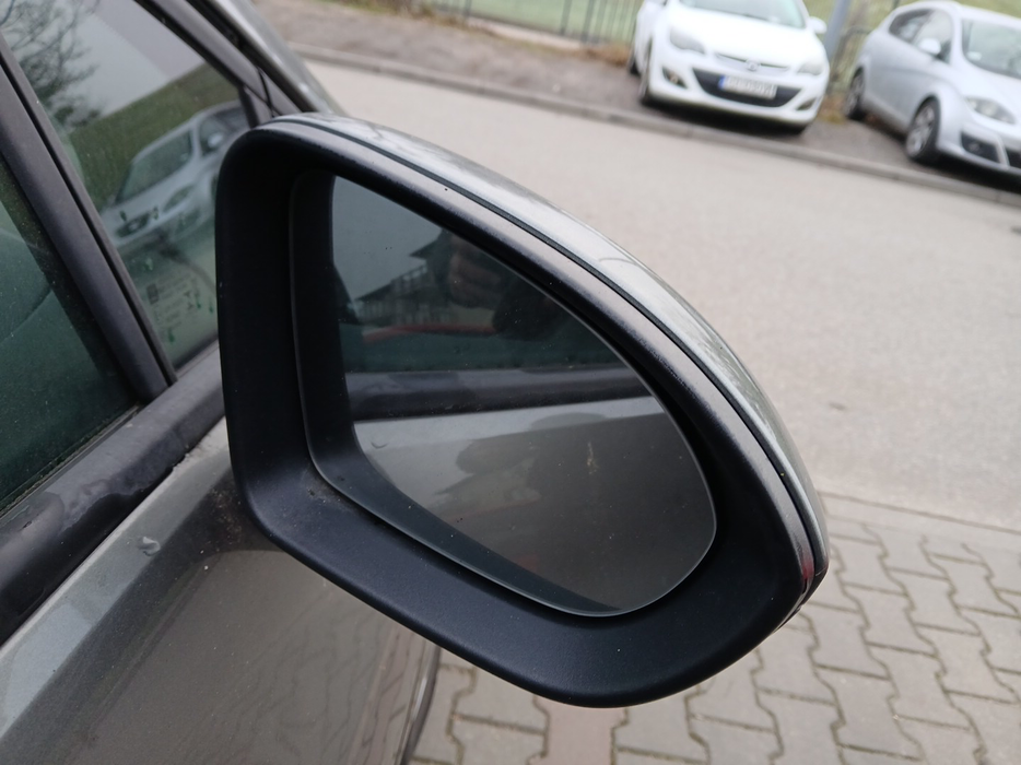 Zdjęcie zwierciadła lusterka prawego