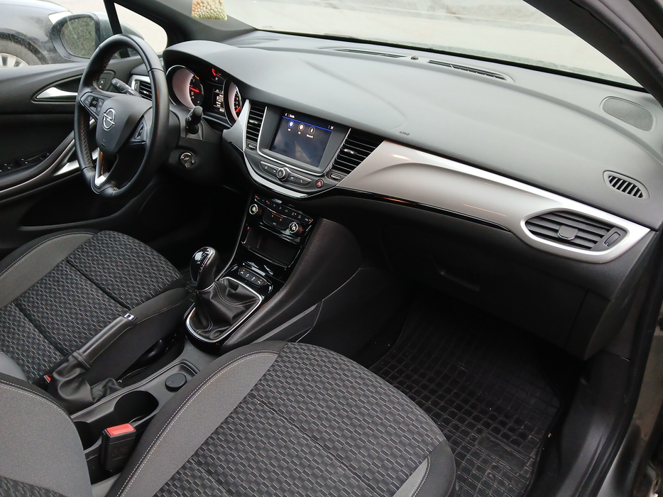 Zdjęcie wnętrza od pasażera, przód