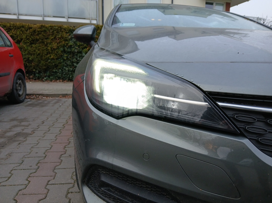 Zdjęcie oświetlenia przedniego i dolnego prawego