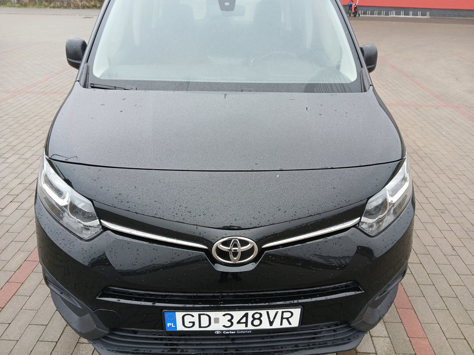 Zdjęcie pokrywy komory silnika