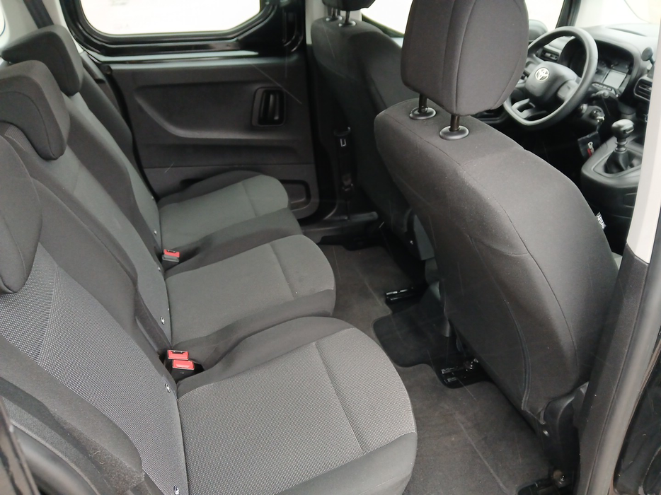 Zdjęcie wnętrza od pasażera, tył