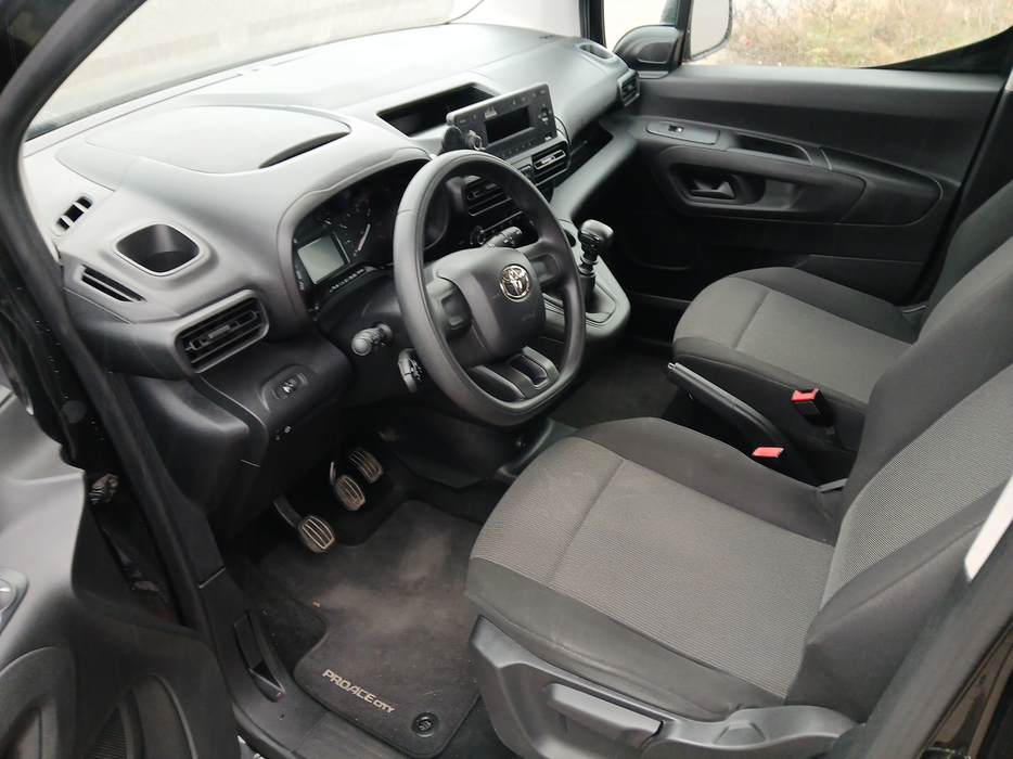 Zdjęcie wnętrza od kierowcy, przód