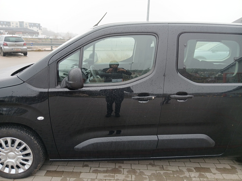 Zdjęcie drzwi przednich lewych wraz z szybą