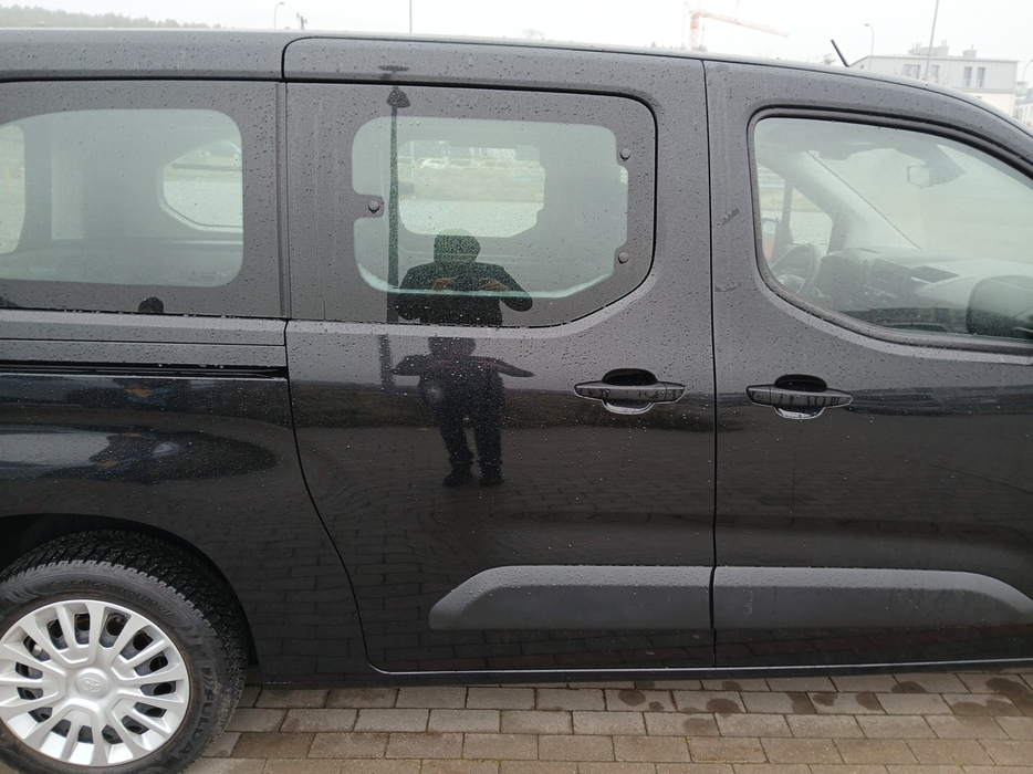 Zdjęcie drzwi tylnych prawych wraz z szybą