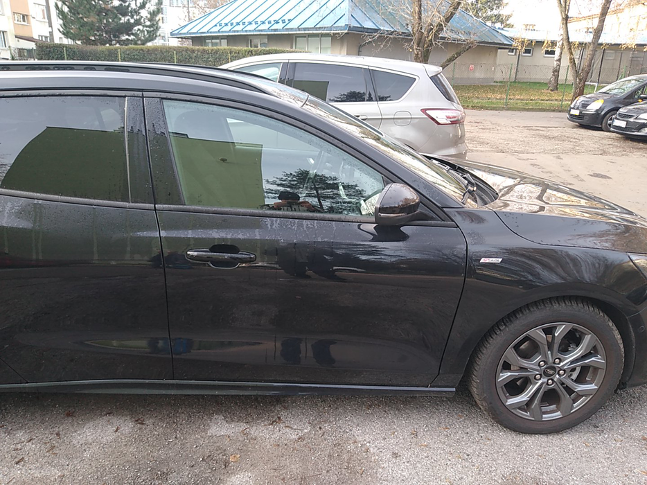 Zdjęcie drzwi przednich prawych wraz z szybą