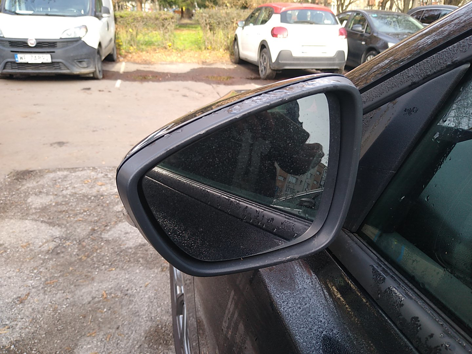 Zdjęcie zwierciadła lusterka lewego