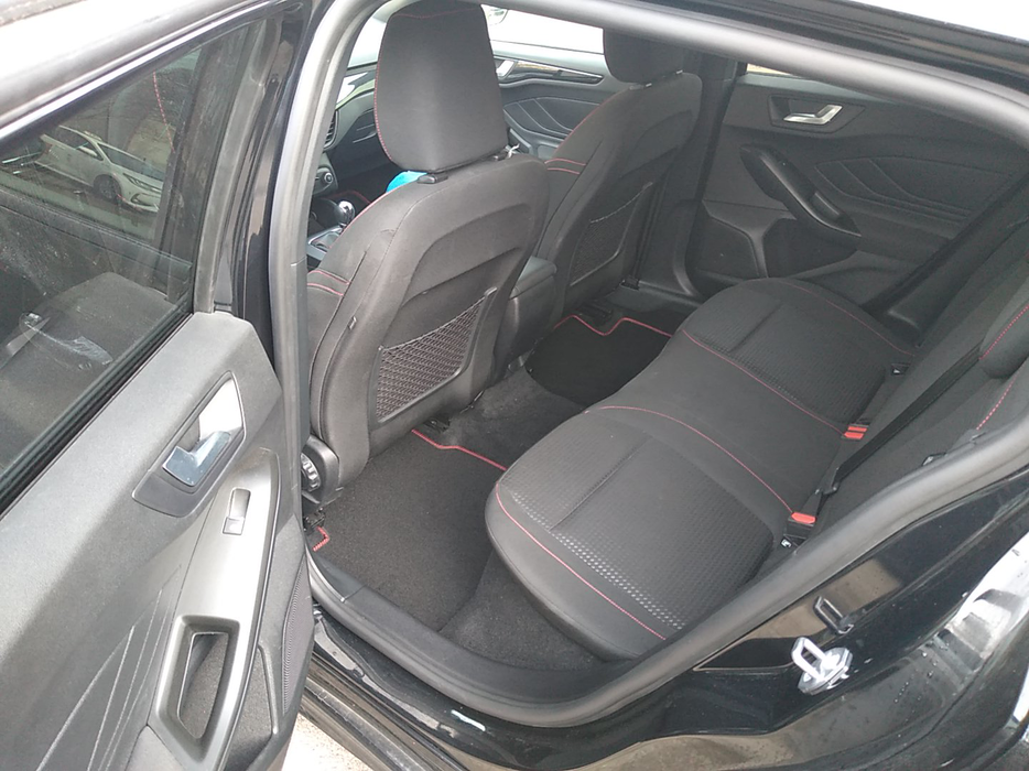 Zdjęcie wnętrza od kierowcy, tył