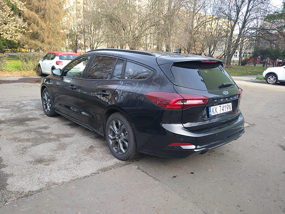 Zdjęcie po ukosie, lewy tył