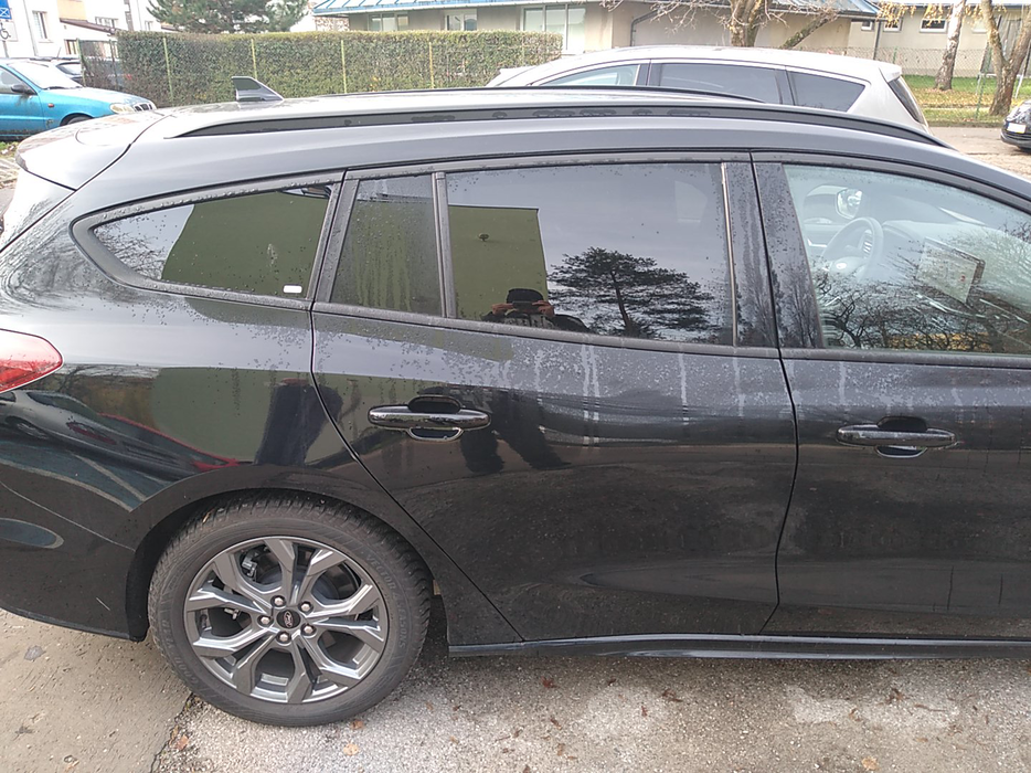 Zdjęcie drzwi tylnych prawych wraz z szybą