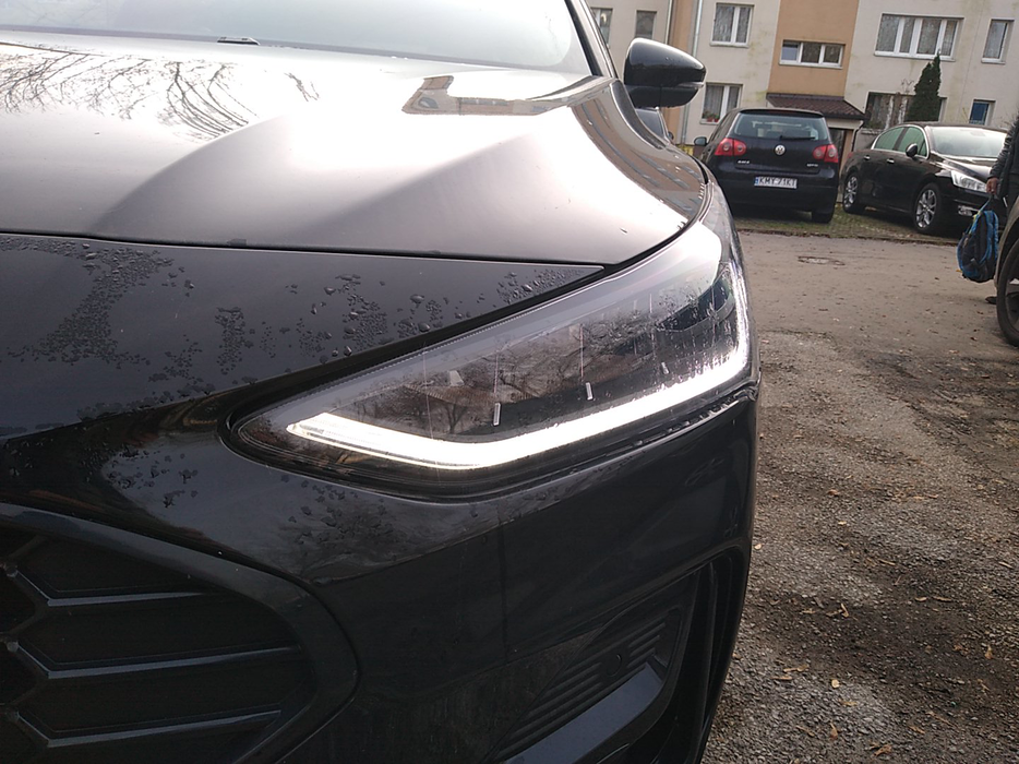 Zdjęcie oświetlenia przedniego i dolnego lewego