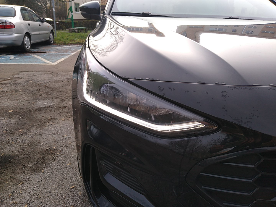 Zdjęcie oświetlenia przedniego i dolnego prawego