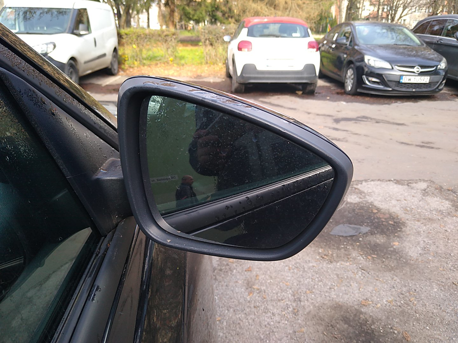 Zdjęcie zwierciadła lusterka prawego