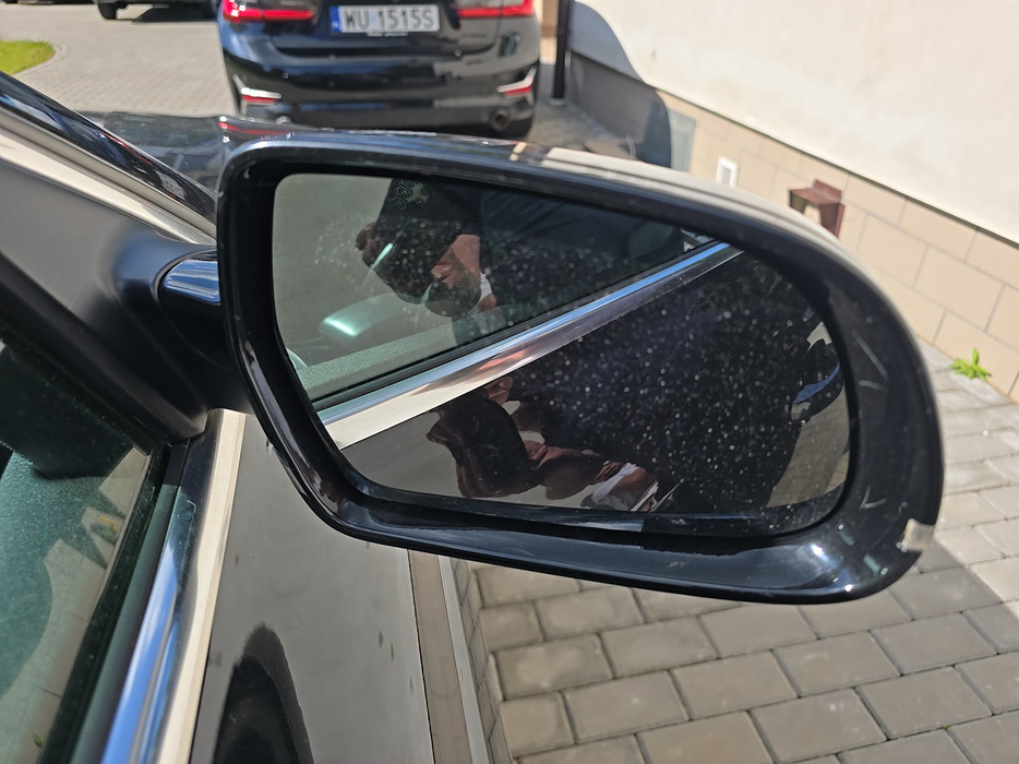 Zdjęcie zwierciadła lusterka prawego