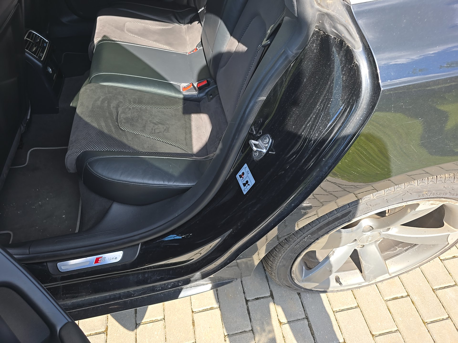 Zdjęcie słupka C lewego