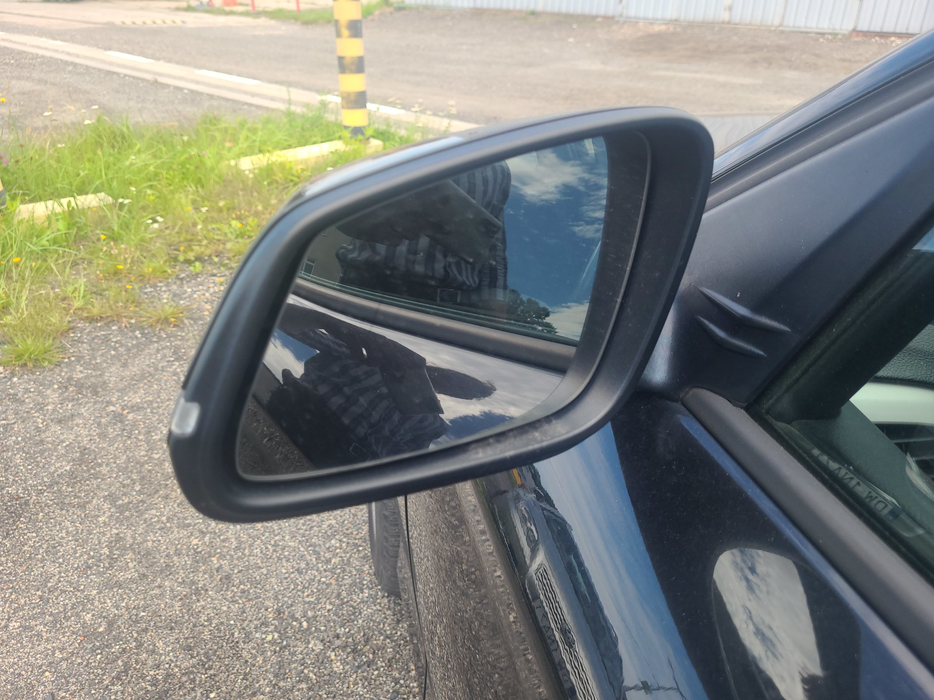 Zdjęcie zwierciadła lusterka lewego