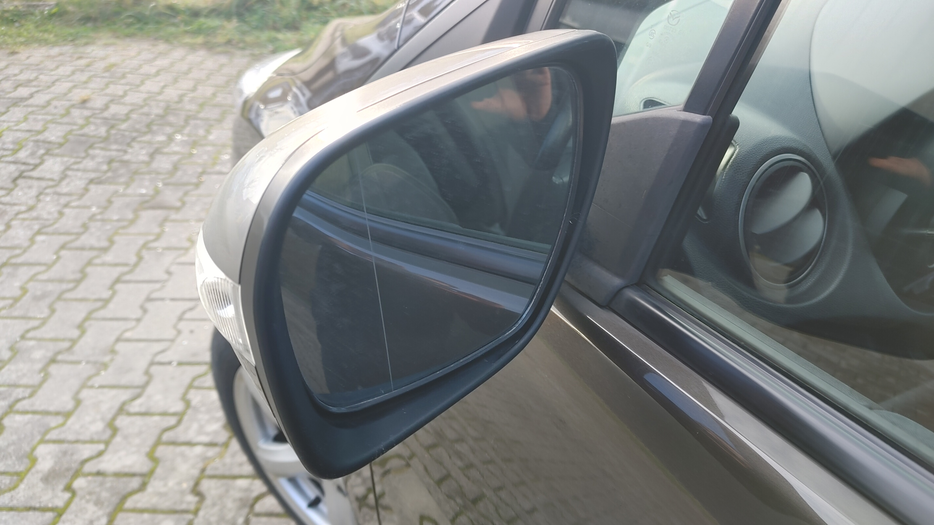 Zdjęcie zwierciadła lusterka lewego