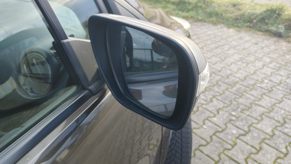 Zdjęcie zwierciadła lusterka prawego