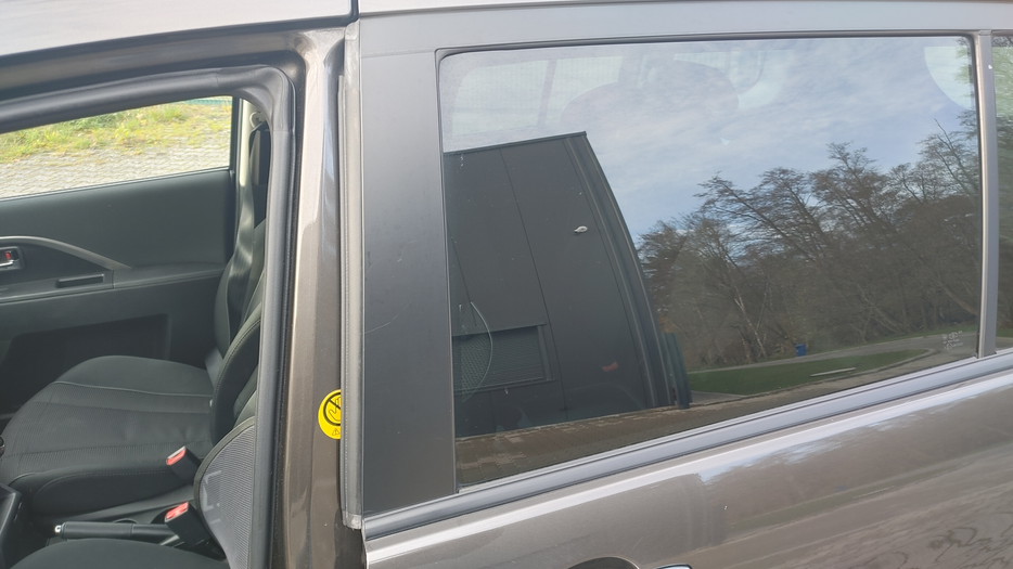 Zdjęcie słupka B lewego