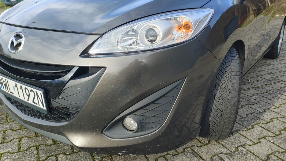 Zdjęcie oświetlenia przedniego i dolnego lewego