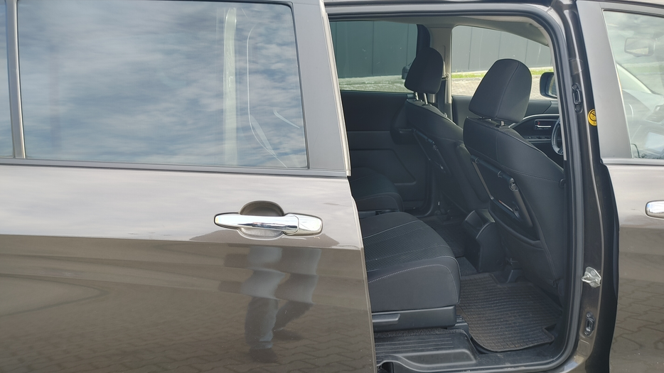Zdjęcie wnętrza od pasażera, tył
