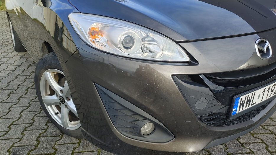 Zdjęcie oświetlenia przedniego i dolnego prawego