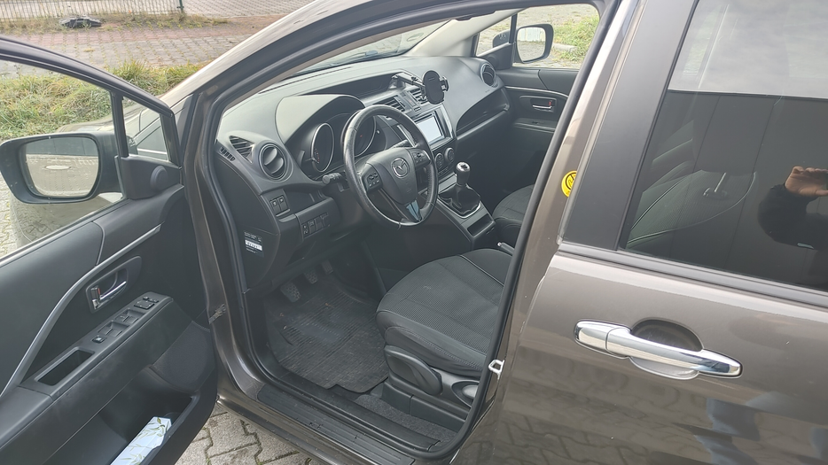 Zdjęcie wnętrza od kierowcy, przód