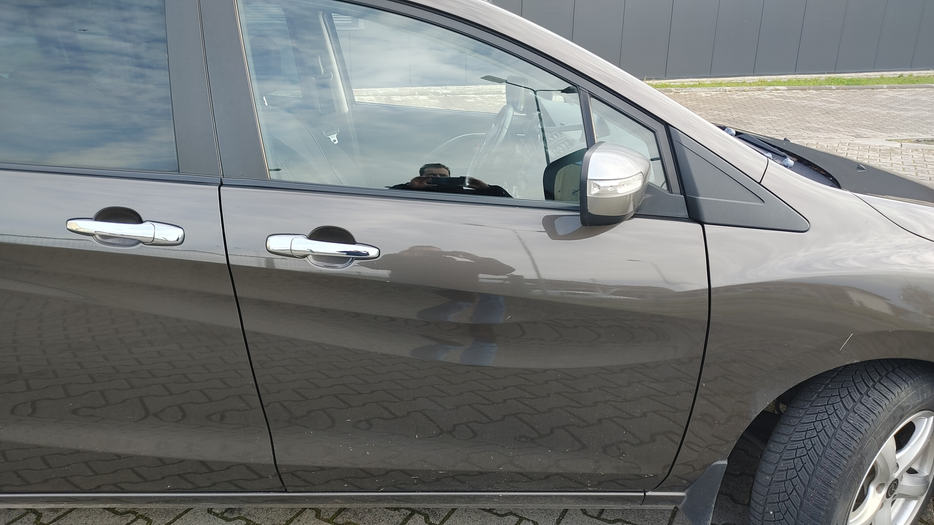 Zdjęcie drzwi przednich prawych wraz z szybą