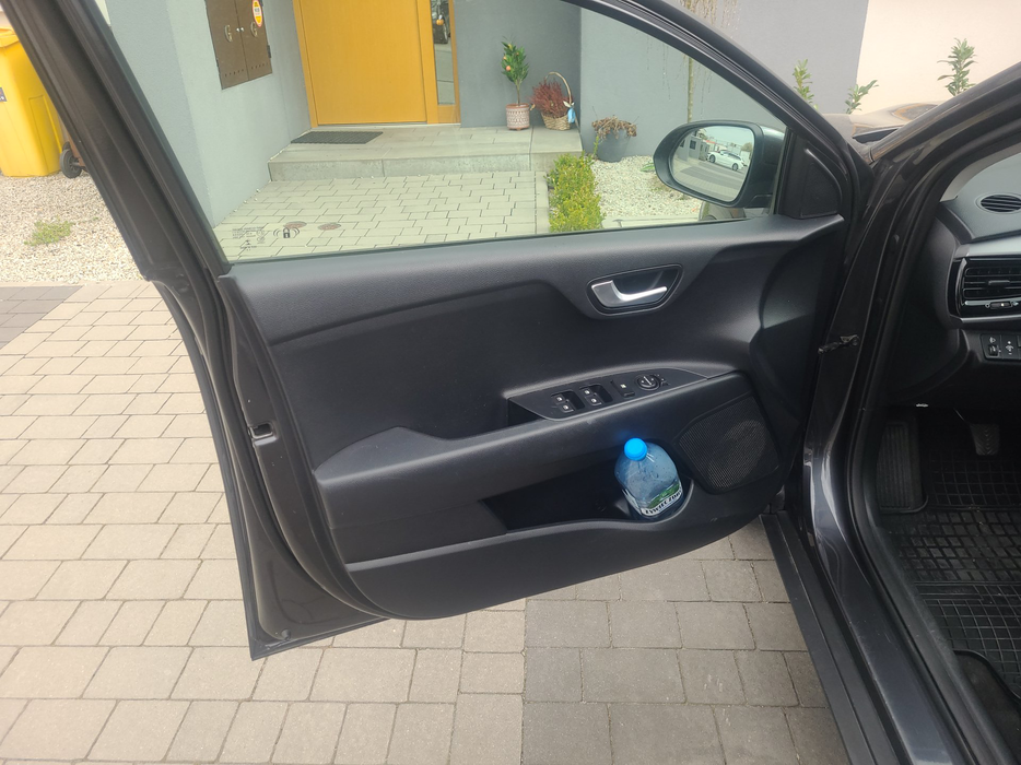 Zdjęcie tapicerki drzwi przednich lewych