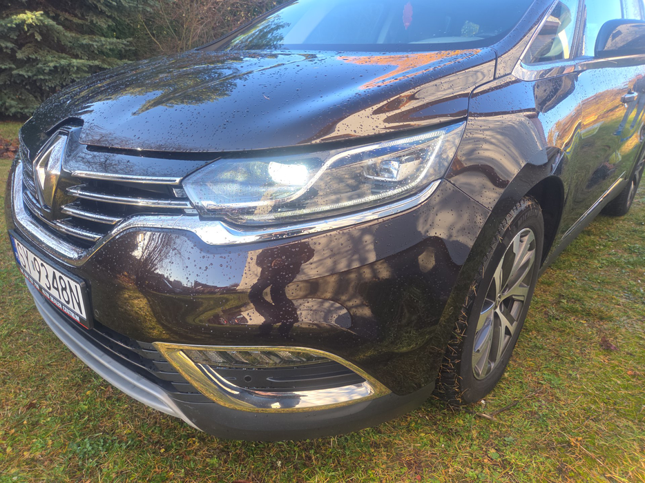 Zdjęcie oświetlenia przedniego i dolnego lewego