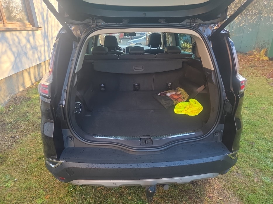 Zdjęcie przestrzeni bagażowej