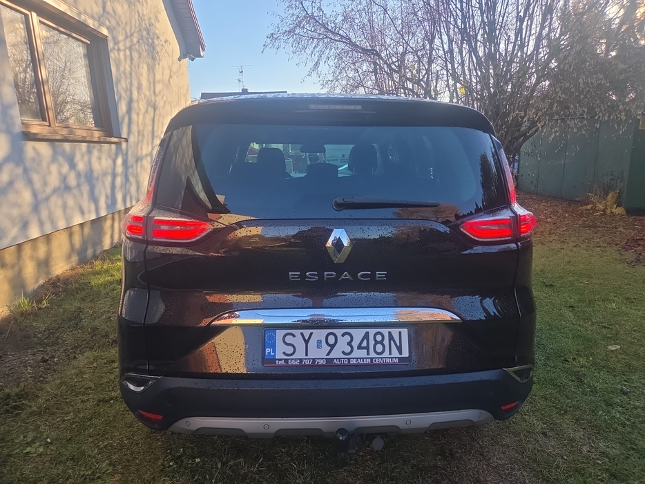 Zdjęcie pokrywy bagażnika