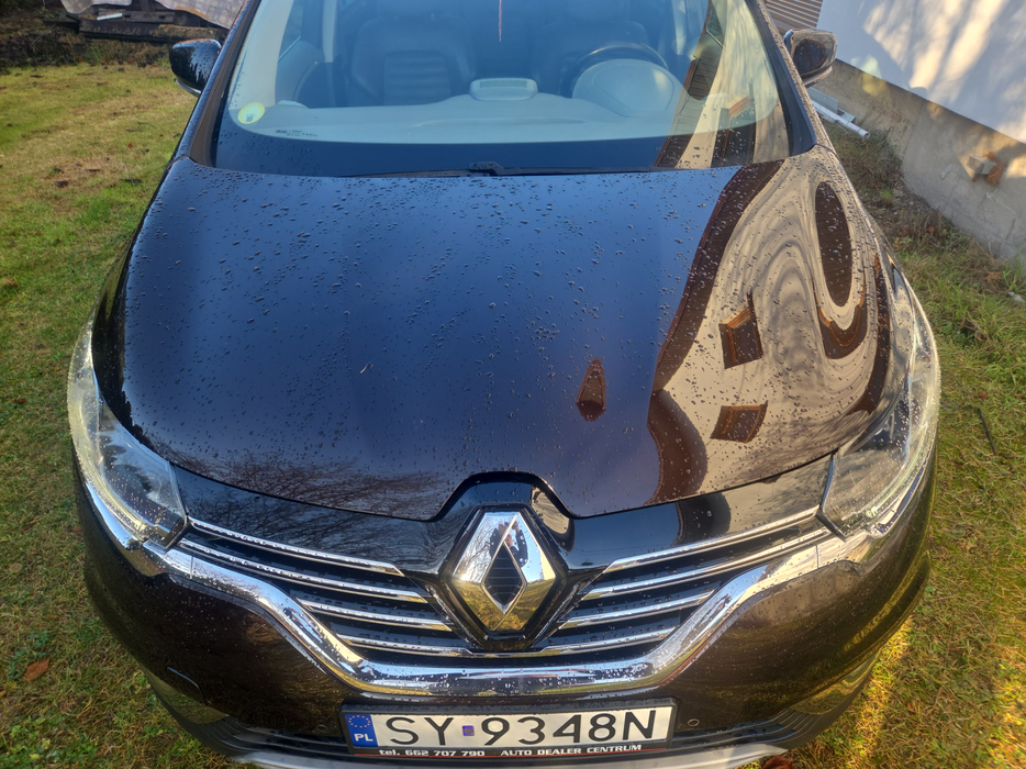 Zdjęcie pokrywy komory silnika