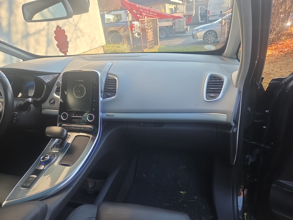 Zdjęcie kokpitu części prawej