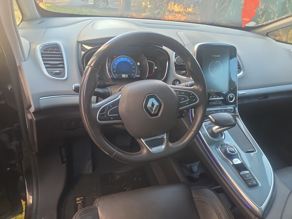 Zdjęcie kokpitu i kierownicy