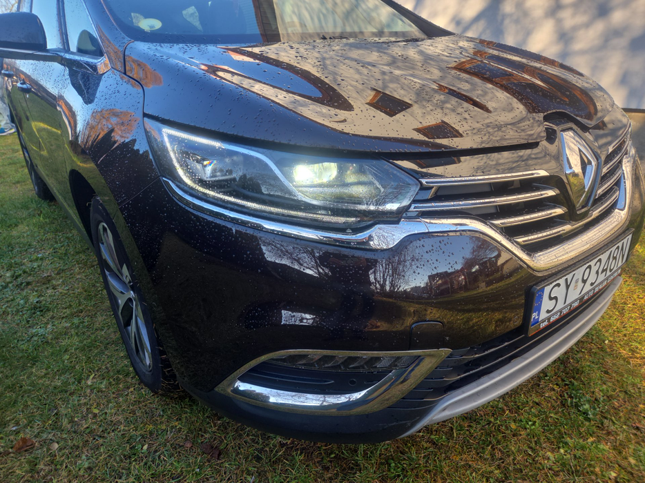 Zdjęcie oświetlenia przedniego i dolnego prawego