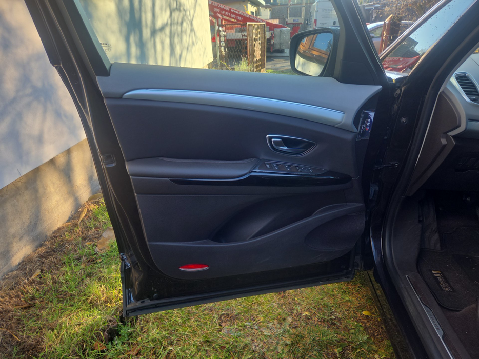 Zdjęcie tapicerki drzwi przednich lewych